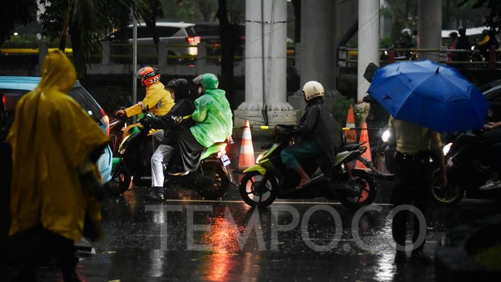 Weekend Tak Berwarna, Hujan Terus Mengguyur Jakarta Hari Ini