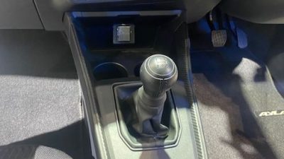 Inilah Asal Usul Bau Tak Sedap pada Kopling Mobil Manual