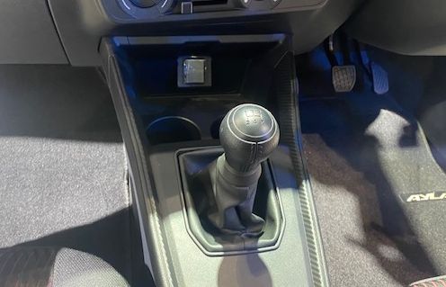 Inilah Asal Usul Bau Tak Sedap pada Kopling Mobil Manual