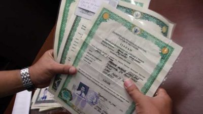 Dapatkah Perusahaan Menyimpan Ijazah Karyawan?