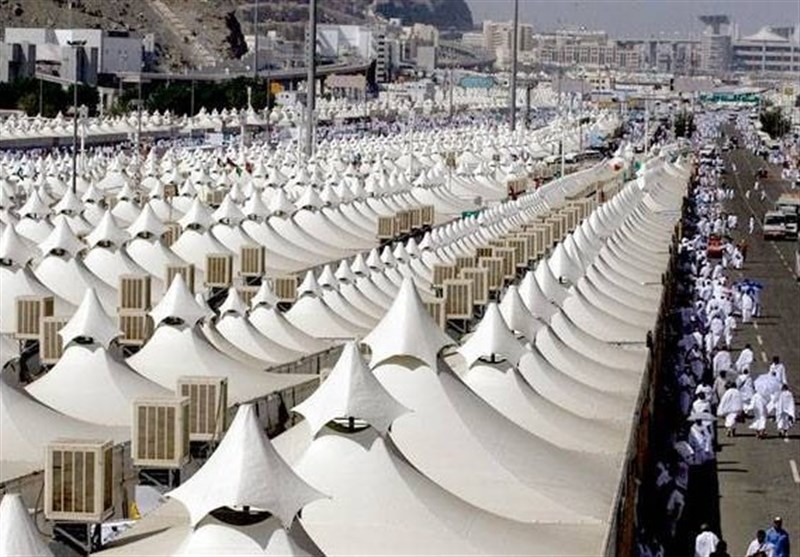 Pilgrims Brave Sweltering Heat in Mina: A Sea of Faithful