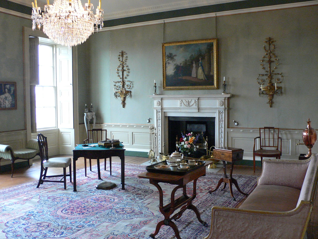 Dip Your Décor in Color: The Hot Interior Design Trend