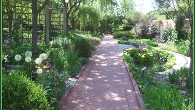 Garden Rivers: International Edition (English)