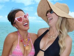 Brittany Mahomes’ Swimsuit and Cover-Up Combo: The Ultimate Beach Confidence Booster Brittany Mahomes’ Swimsuit and Cover-Up Combo: The Ultimate Beach Confidence Booster