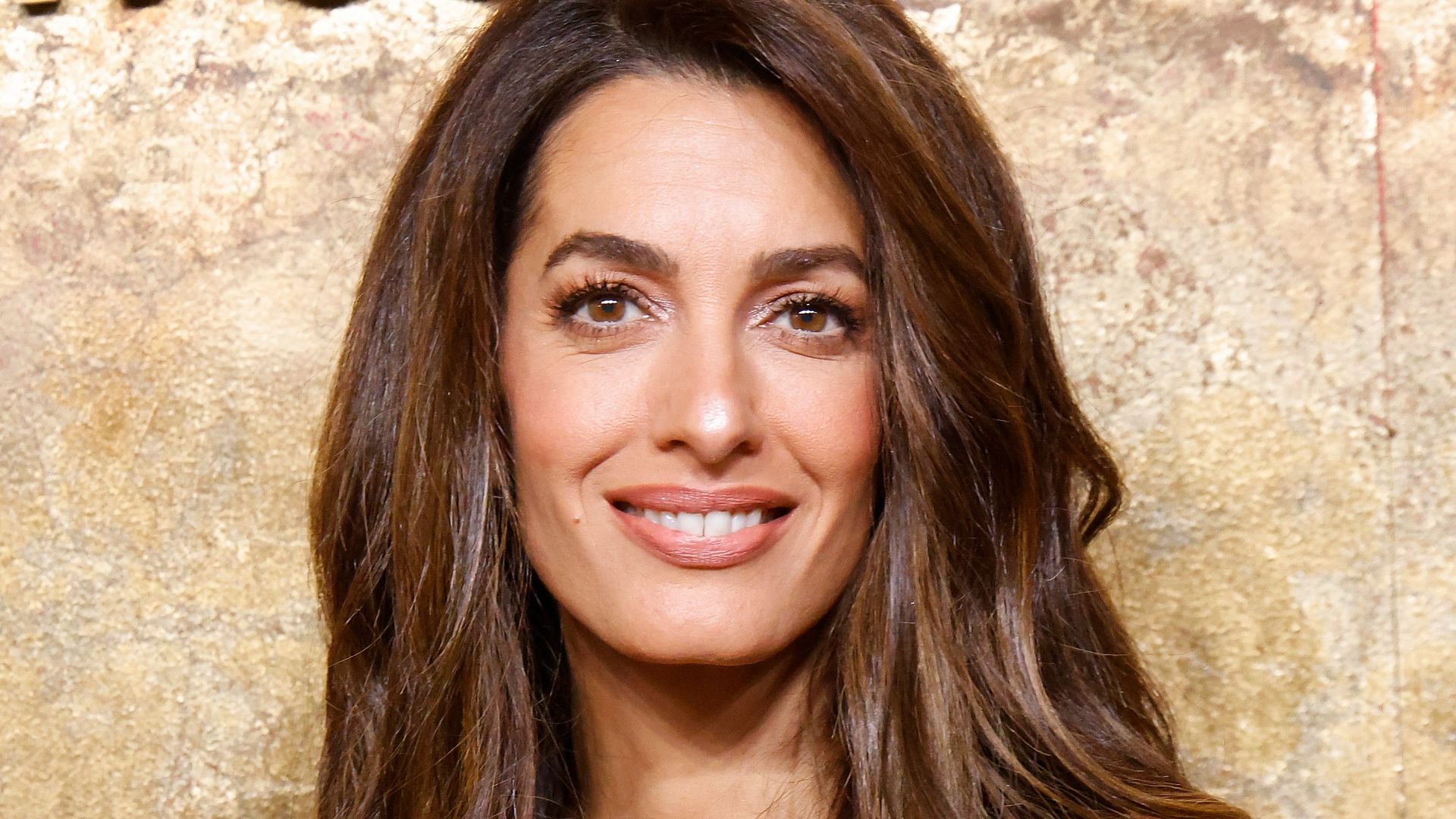 Is This Amal Clooney’s  Secret to Youthful Hair?