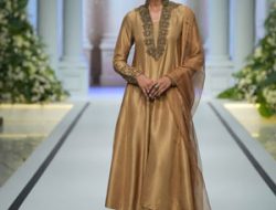 Murk Tariq Bajari Debuts Stunning Debut Collection at Grand Fashion Showcase Murk Tariq Bajari Debuts Stunning Debut Collection at Grand Fashion Showcase