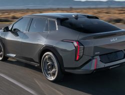 Kia’s Budget-Friendly EV4 Takes on Tesla Model 3 in Showdown Kia’s Budget-Friendly EV4 Takes on Tesla Model 3 in Showdown