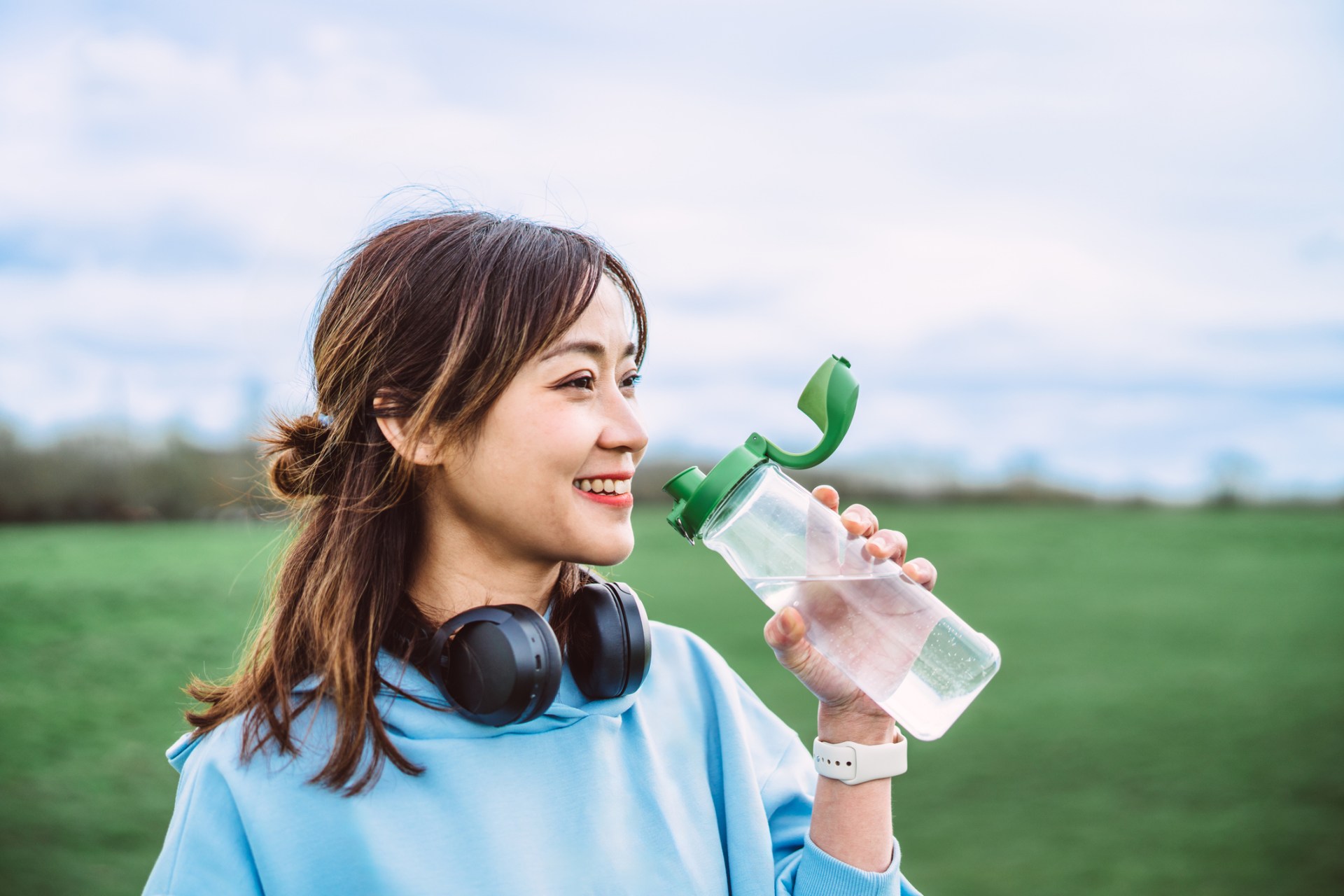 How Much Water Should You Really Drink Daily? Here’s the Age-Based Guide