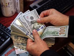 Dollar Drops Against Dong in Black Market Clash Dollar Drops Against Dong in Black Market Clash