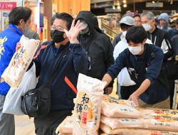 Japan Gov’t Reserve Rice: Long Lines Mark Retail Sales Launch