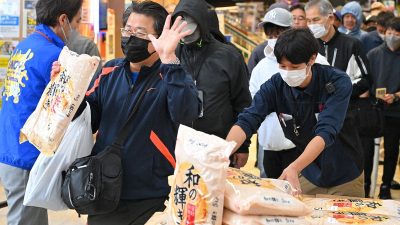 Japan Gov’t Reserve Rice: Long Lines Mark Retail Sales Launch