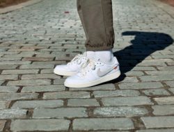 7 Rekomendasi Sepatu Nike Putih Paling Keren: Simple dan Stylish 7 Rekomendasi Sepatu Nike Putih Paling Keren: Simple dan Stylish