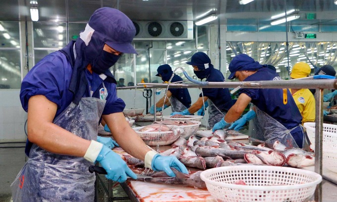 Firms Grapple with Soaring Costs and Trade Uncertainty, Says HSBC Survey