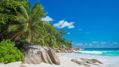 Explore the World’s Most Stunning Beaches: From Bora Bora to Greece – International Edition (English)