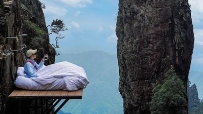 Death-Defying Bed Hang: Perched 1,600 Meters Up a Cliff in China