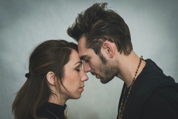 Jangan Katakan “Aku Cinta Kamu” Jika Masih Melakukan 5 Hal Ini