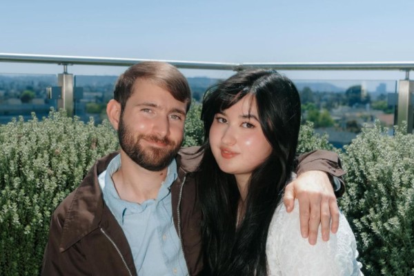 Profil Asher Novkov-Bloom: Suami Stephanie Poetri yang Jadi Sorotan