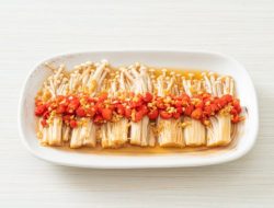 Resep Praktis: Tumis Enoki Sambal Kecombrang untuk Lauk Makan Siang yang Lezat
