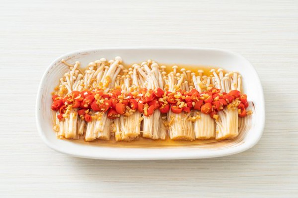 Resep Praktis: Tumis Enoki Sambal Kecombrang untuk Lauk Makan Siang yang Lezat