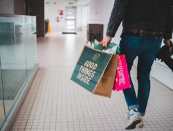 Self-Rewarding Bisa Bikin Boros? Cek 5 Cara Cerdas Menikmatinya! Self-Rewarding Bisa Bikin Boros? Cek 5 Cara Cerdas Menikmatinya!