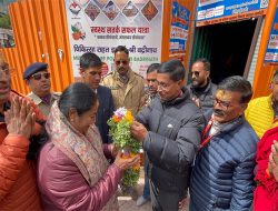 Delhi CM Rekha Gupta and Family Embark on Spiritual Journey to Badrinath Delhi CM Rekha Gupta and Family Embark on Spiritual Journey to Badrinath