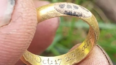 Metal Detectorist Unearths 18th-Century Noble Ring in Norfolk Field