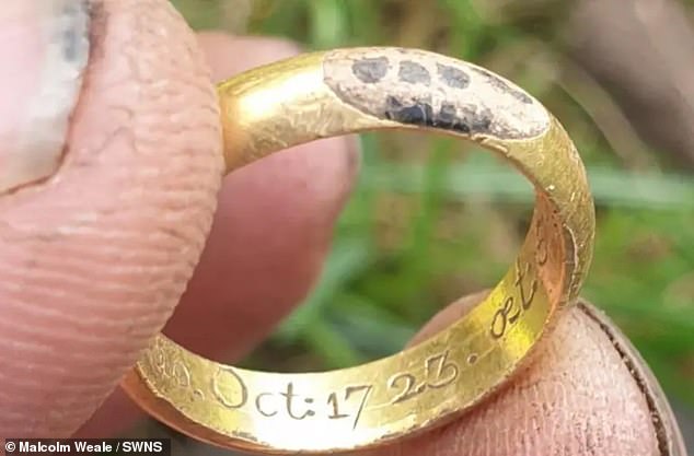Metal Detectorist Unearths 18th-Century Noble Ring in Norfolk Field