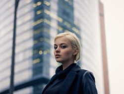 4 Alasan Mengapa Milenial dan Gen Z Terjerat dalam Standar Hidup yang Tak Realistis