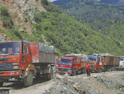 As Monsoon Begins, KMC Hurries to Repair Roads to Landfill Site As Monsoon Begins, KMC Hurries to Repair Roads to Landfill Site