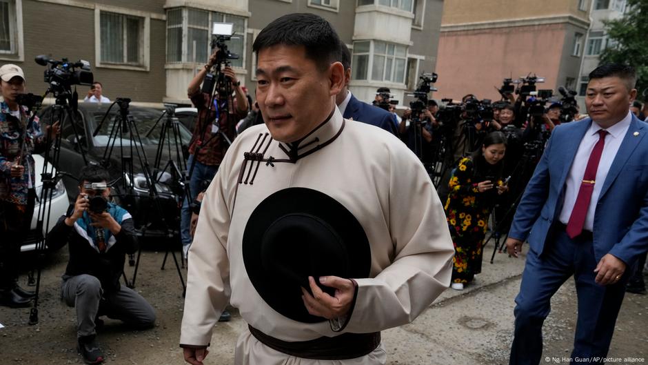 Mongolian Prime Minister Steps Down After Confidence Vote Loss