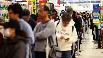 Japanese Shoppers Brave Long Queues for Discount Rice as Prices Skyrocket
