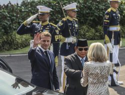 French President Slapped by Wife? Russia Is Having a Field Day