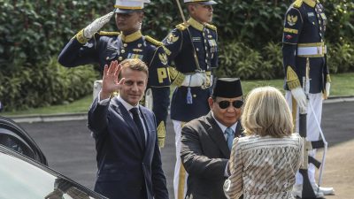 French President Slapped by Wife? Russia Is Having a Field Day