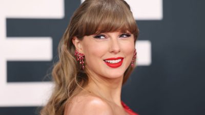 Taylor Swift Celebrates Girls’ Night with Selena Gomez, Sweetly Praises Travis Kelce