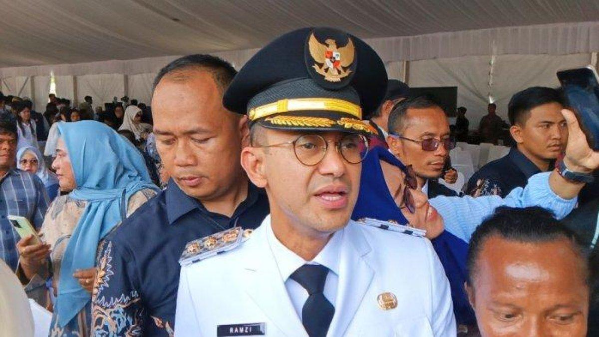 Langkah Berani Ramzi: Wakil Bupati Cianjur yang Masih Sukses di Dunia Hiburan sebagai Artis dan Presenter