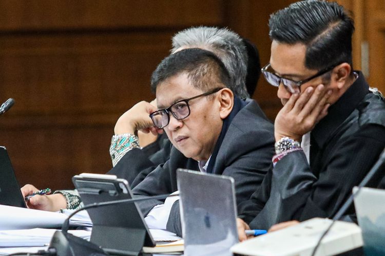 Diperiksa Sebagai Terdakwa, Hasto Kristiyanto: “Tidak Dekat” dengan Harun Masiku