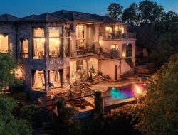 .8M Mansion’s ‘Ugly’ Interiors Spark Mockery, Hiding Behind Normal Exterior .8M Mansion’s ‘Ugly’ Interiors Spark Mockery, Hiding Behind Normal Exterior
