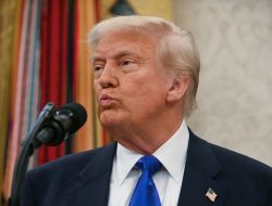 Trump Keluhkan AS Terlalu Banyak Hari Libur, Dikhawatirkan Merugikan Ekonomi Trump Keluhkan AS Terlalu Banyak Hari Libur, Dikhawatirkan Merugikan Ekonomi