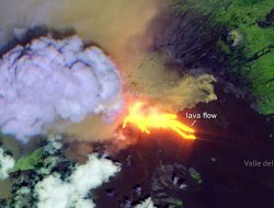 Satellite Images Capture Spectacular Eruption of Mount Etna Satellite Images Capture Spectacular Eruption of Mount Etna