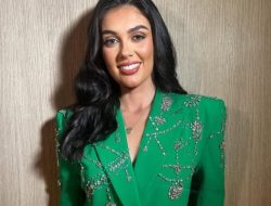 7 Gambar Millie-Mae Adams Miss World Wales 2025, Sangat Menggoda!