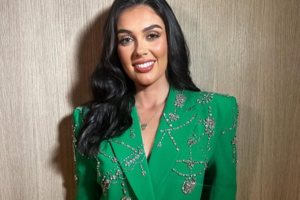 7 Gambar Millie-Mae Adams Miss World Wales 2025, Sangat Menggoda!