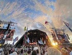 Glastonbury Festival App Tracks Your Steps Across 900 Acres Glastonbury Festival App Tracks Your Steps Across 900 Acres