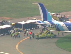 JetBlue Flight Veers Off Runway Onto Grass After Landing at Boston’s Logan Airport JetBlue Flight Veers Off Runway Onto Grass After Landing at Boston’s Logan Airport