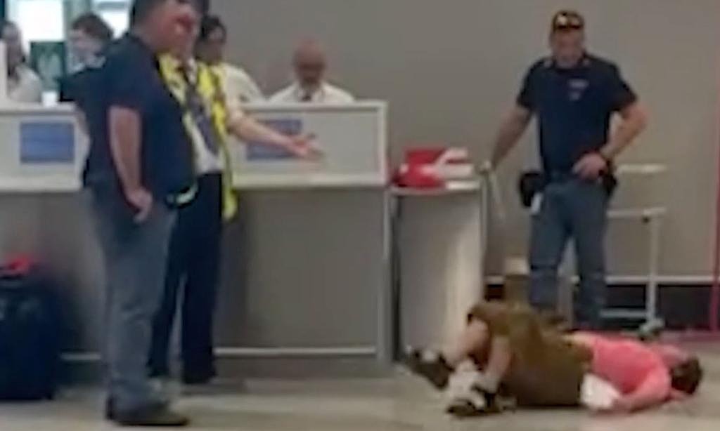 Chinese Tourist’s Viral Meltdown at Airport Over Overweight Luggage