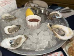 Cheeky’s St. Pete: Where Seafood and Cocktails Make a Splash