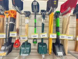 How to Choose the Perfect Shovel for Your Home Gravel Project How to Choose the Perfect Shovel for Your Home Gravel Project