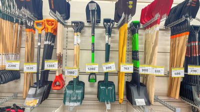 How to Choose the Perfect Shovel for Your Home Gravel Project
