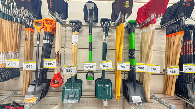 How to Choose the Perfect Shovel for Your Home Gravel Project