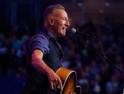 Meet Bruce Springsteen’s Dynamic Duo: The Boss Celebrates His Firefighting Son and Musical Apple Employee Meet Bruce Springsteen’s Dynamic Duo: The Boss Celebrates His Firefighting Son and Musical Apple Employee