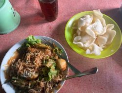 Rekomendasi 5 Tempat Surga untuk Menikmati Gado-gado, Salad Khas Surabaya, dengan Porsi Jumbo mulai Rp 12 Ribuan! Rekomendasi 5 Tempat Surga untuk Menikmati Gado-gado, Salad Khas Surabaya, dengan Porsi Jumbo mulai Rp 12 Ribuan!